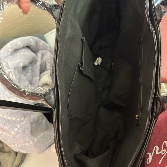 Gilda ParisElegant Black Quilted Tote Bag with Gold Accents - Picture 8 of 11